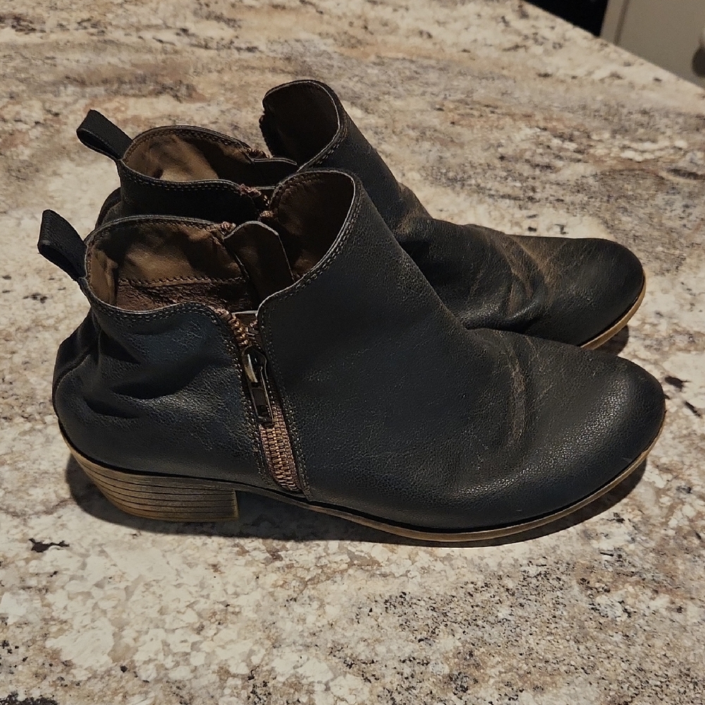 Jessica Cline Booties 7.5